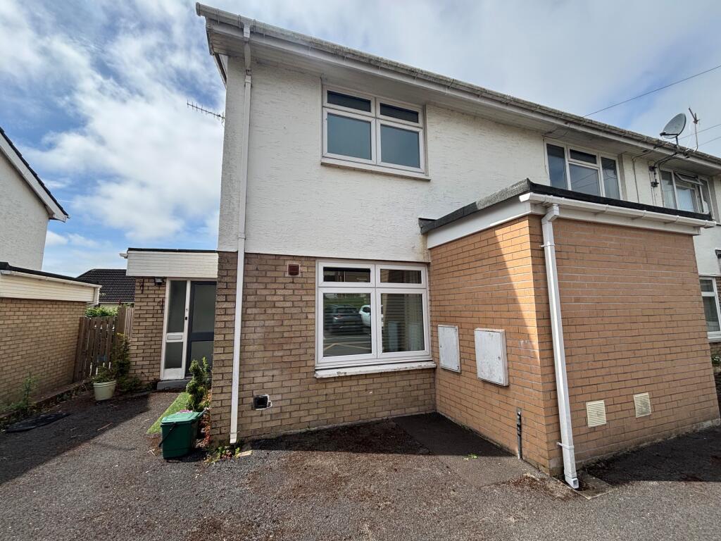 2 bed 1st Floor Flat for rent in Casllwchwr. From John Francis - Gorseinon