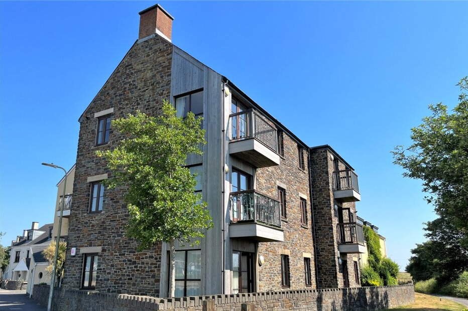 2 bed 1st Floor Flat for rent in Burry Port. From John Francis - Gorseinon