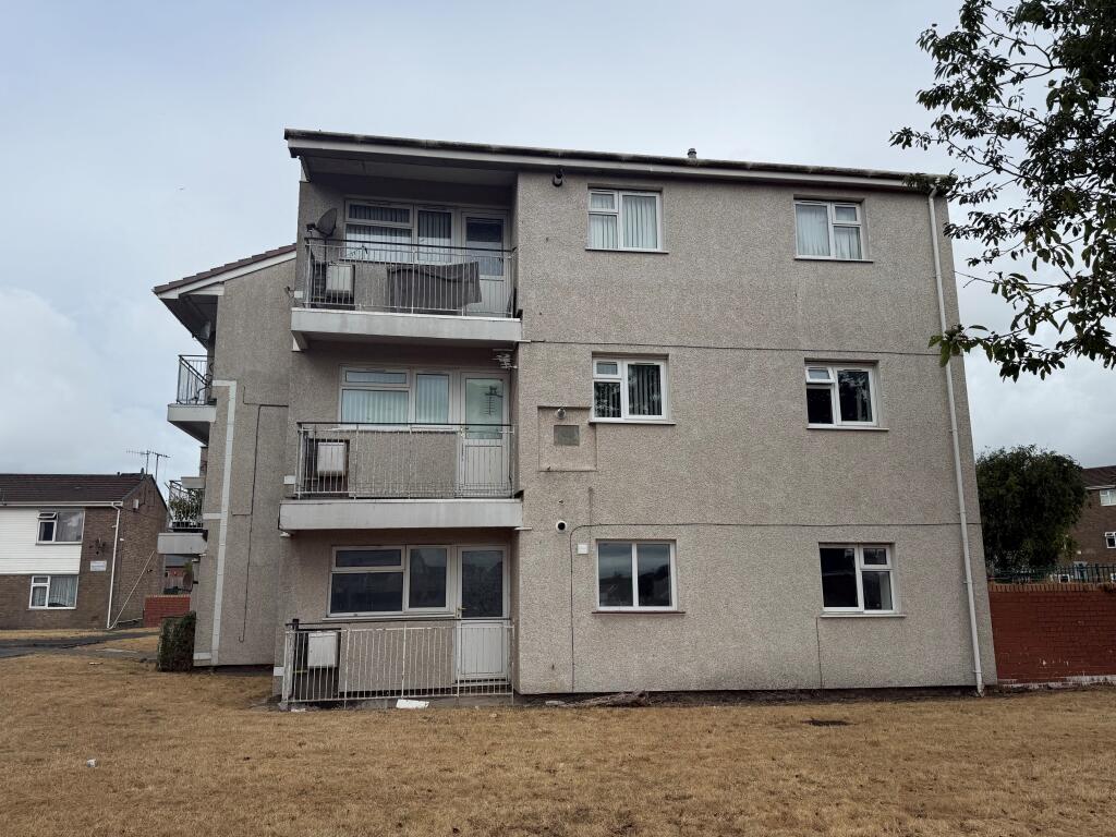 2 bed 1st Floor Flat for rent in Machynys. From John Francis - Gorseinon