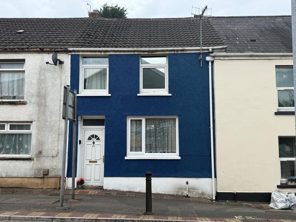 3 bed Mid Terraced House for rent in Ammanford. From John Francis - Gorseinon