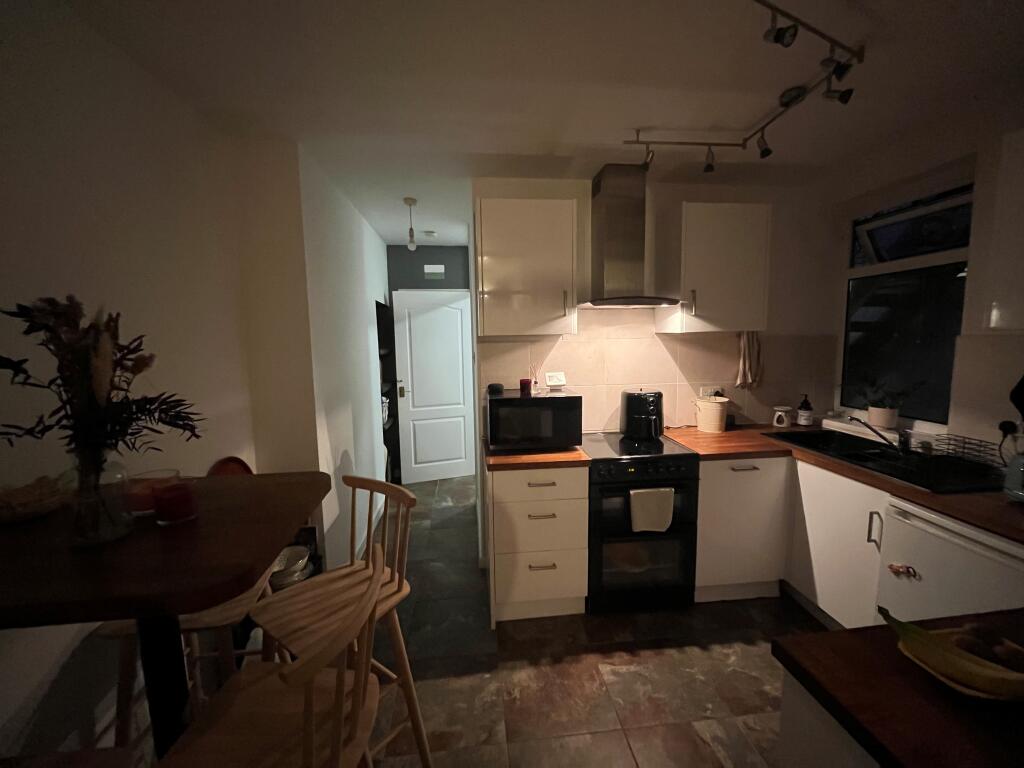 2 bed 1st Floor Flat for rent in Dunvant. From John Francis - Swansea