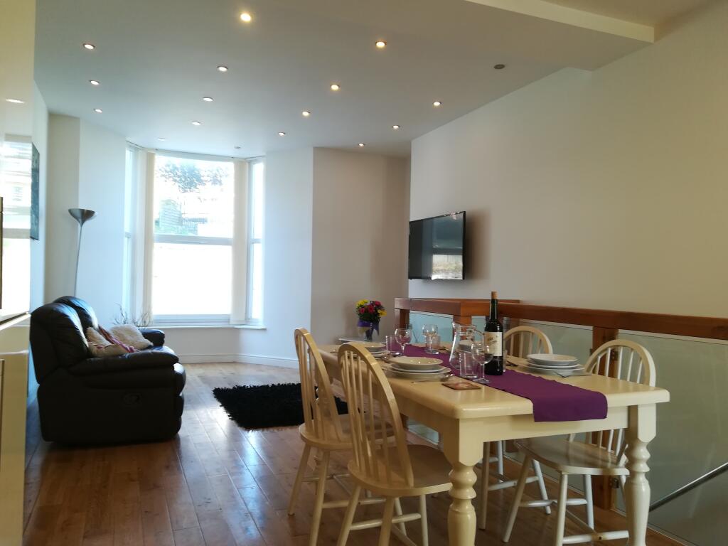 2 bed 1st Floor Flat for rent in Swansea. From John Francis - Swansea