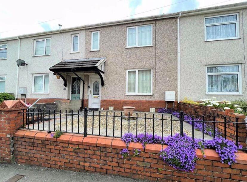 3 bed Mid Terraced House for rent in Craig-cefn-parc. From John Francis - Swansea 3 bed Mid Terraced House for rent in Craig-cefn-parc. From John Francis - Swansea