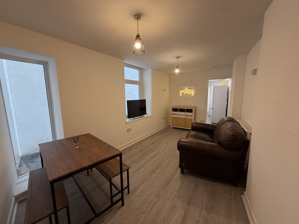 1 bed 1st Floor Flat for rent in Swansea. From John Francis - Swansea