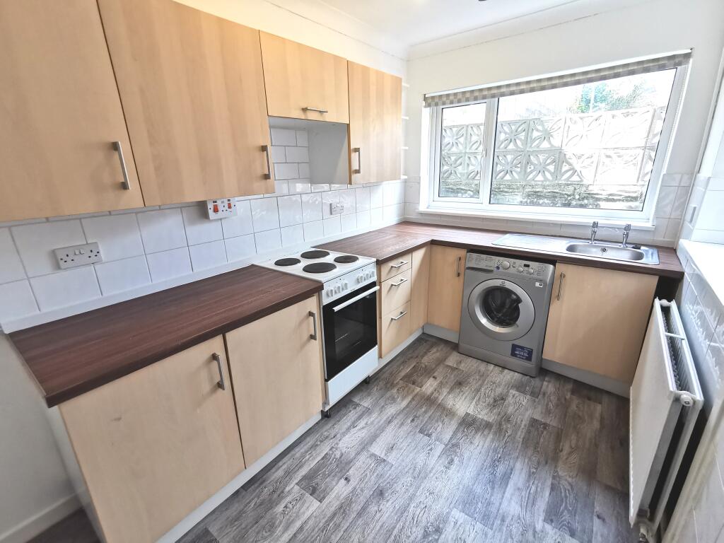 3 bed Mid Terraced House for rent in Waunarlwydd. From John Francis - Swansea