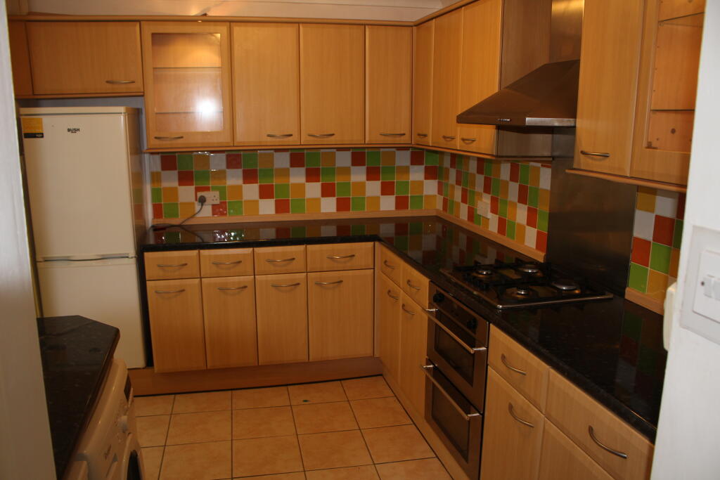 3 bed Mid Terraced House for rent in Waunarlwydd. From John Francis - Swansea