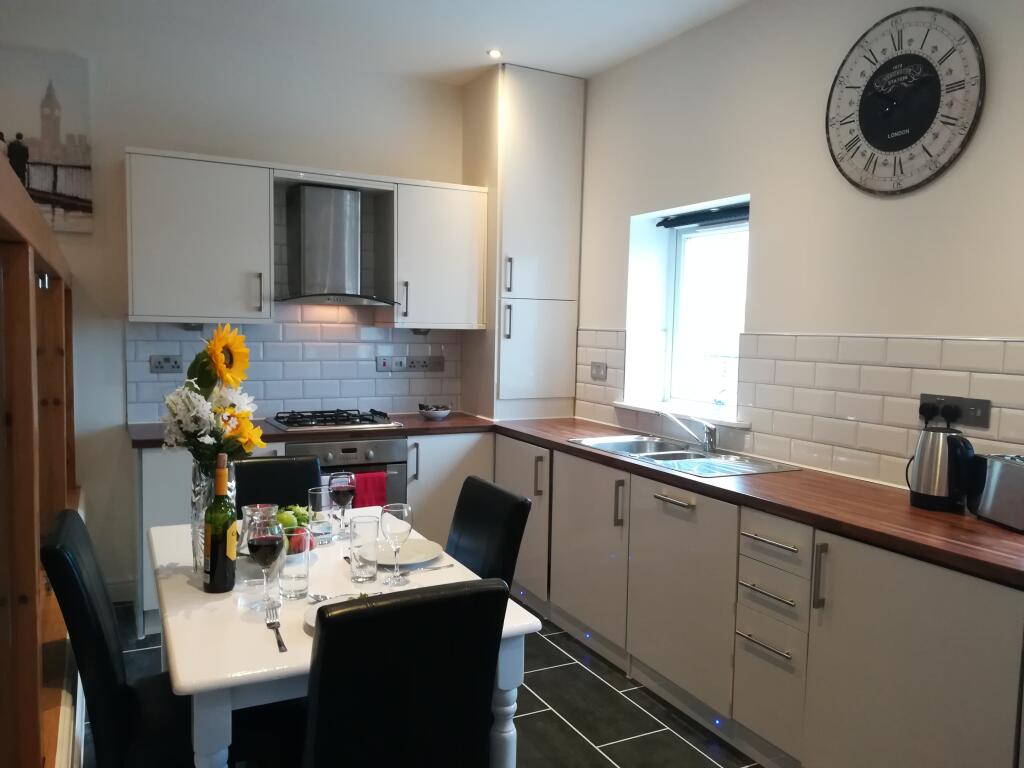 2 bed 1st Floor Flat for rent in Dunvant. From John Francis - Swansea