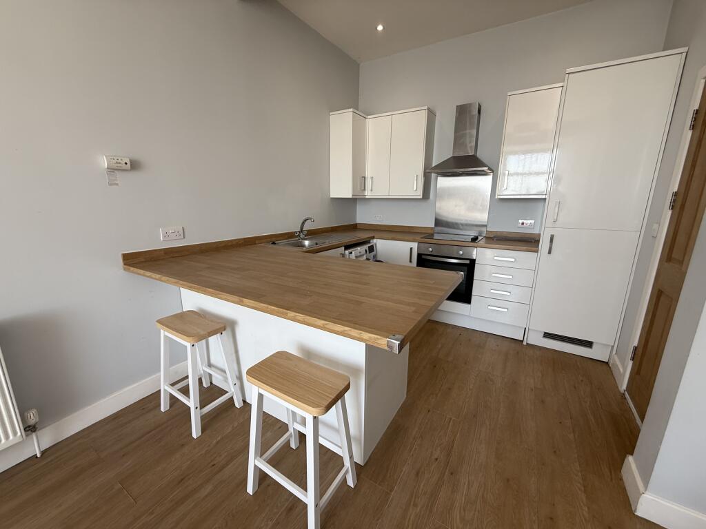 2 bed 1st Floor Flat for rent in Swansea. From John Francis - Swansea