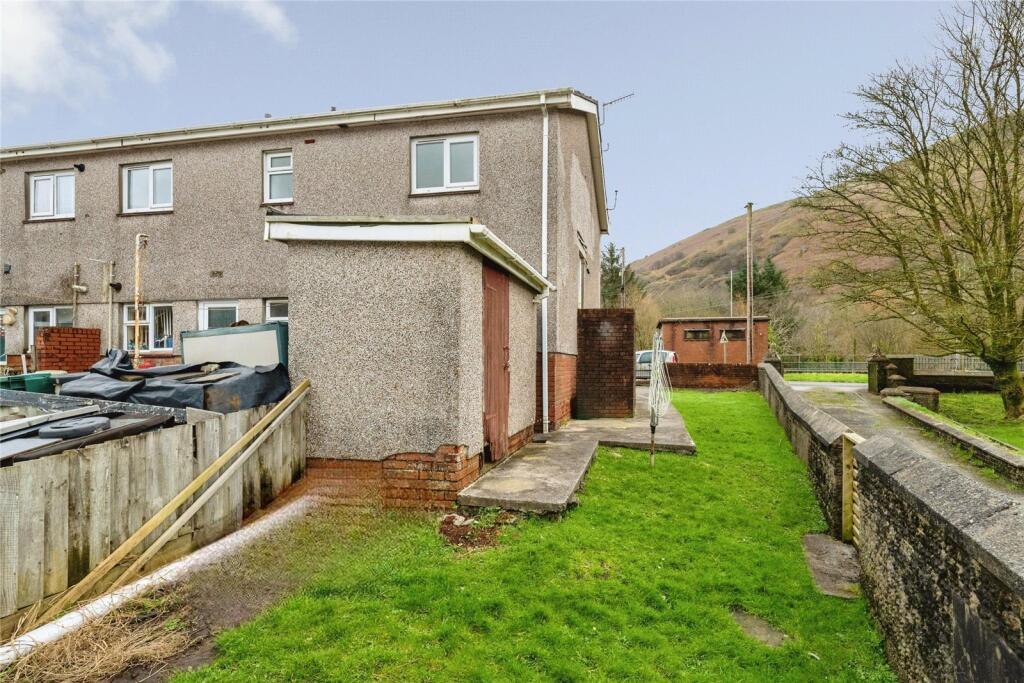 2 bed 1st Floor Flat for rent in Ystalyfera. From John Francis - Swansea