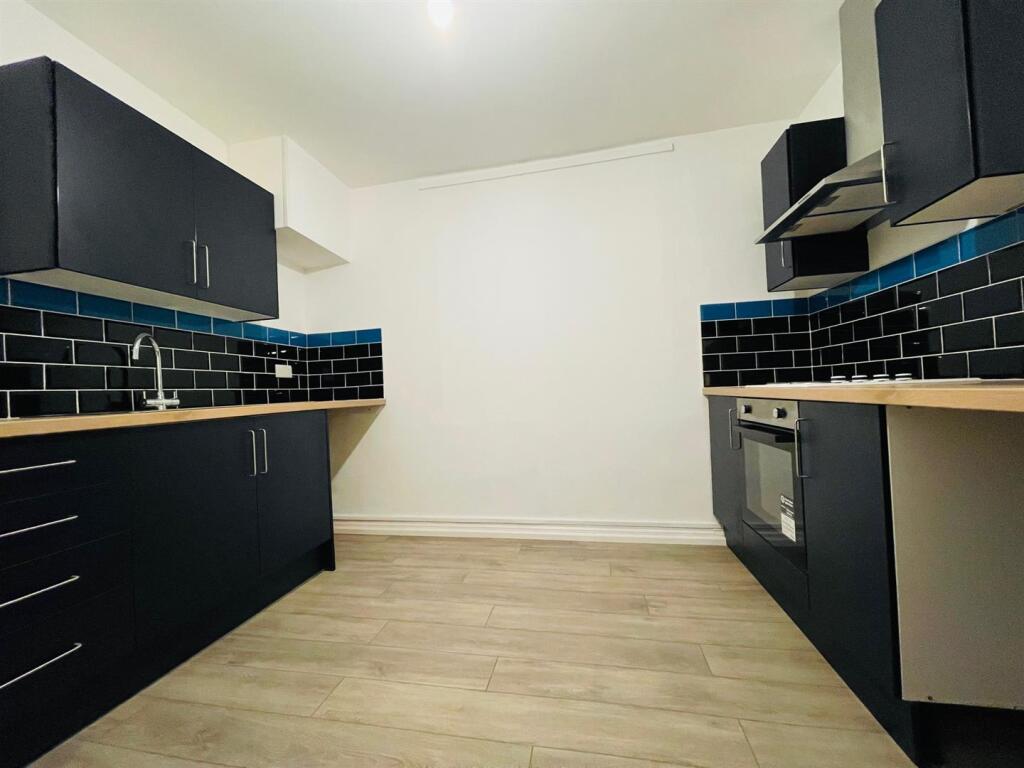 3 bed Mid Terraced House for rent in Leicester. From Readings Property Group - Leicester