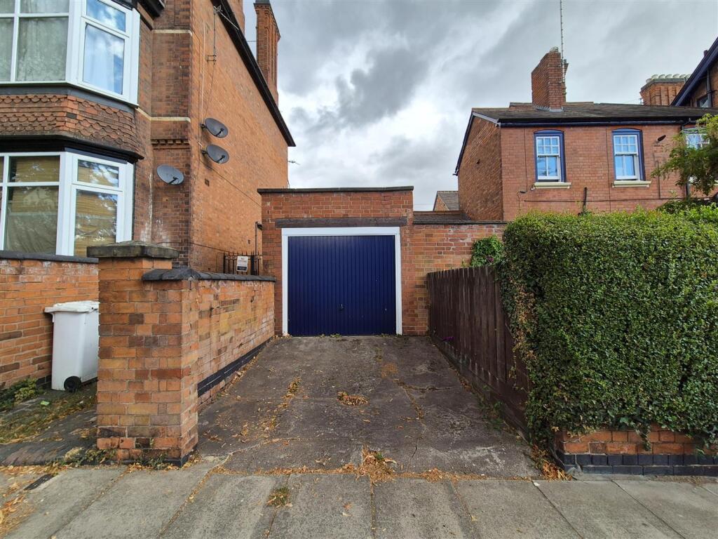 4 bed Garages for rent in Leicester Forest East. From Readings Property Group - Leicester 4 bed Garages for rent in Leicester Forest East. From Readings Property Group - Leicester