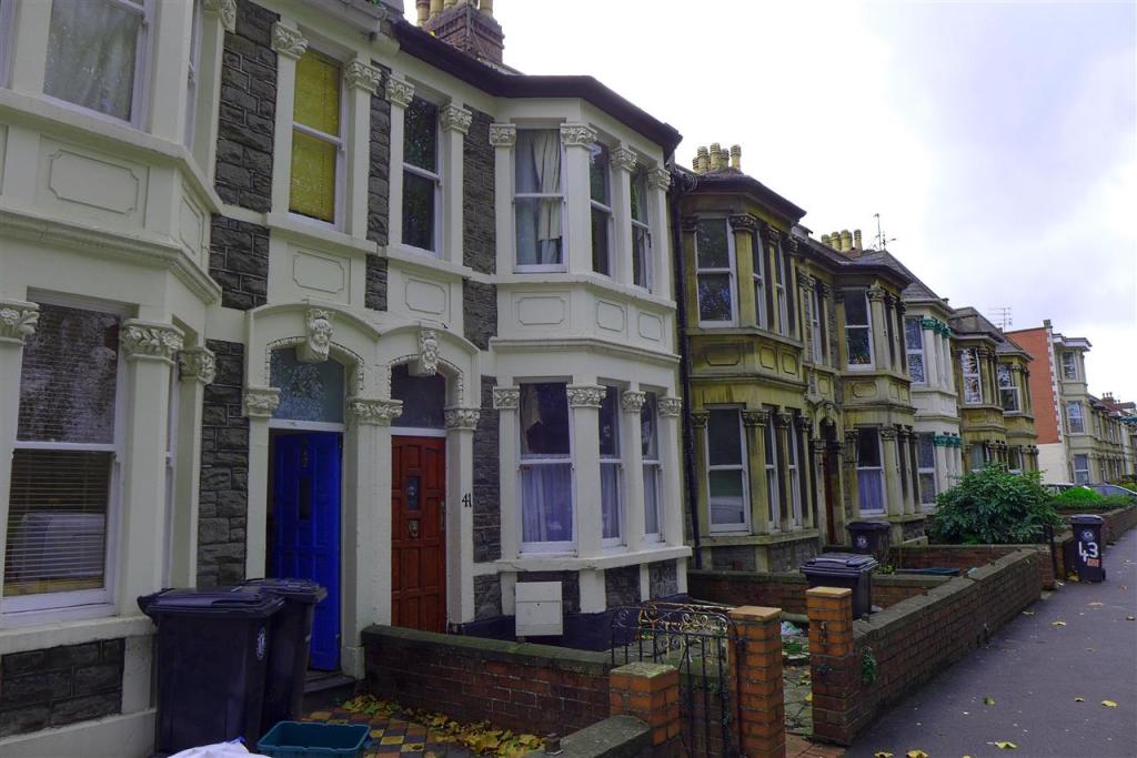 5 bed Mid Terraced House for rent in Bristol. From Gough Quarters - Clifton