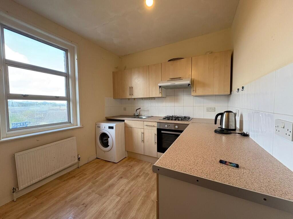 3 bed 1st Floor Flat for rent in Southampton. From Kings Estates - Southampton