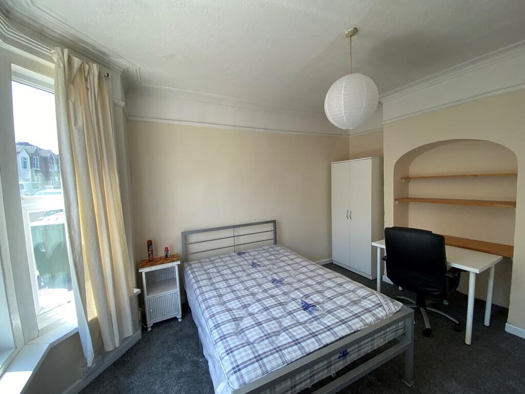 4 bed Mid Terraced House for rent in Southampton. From Kings Estates - Southampton