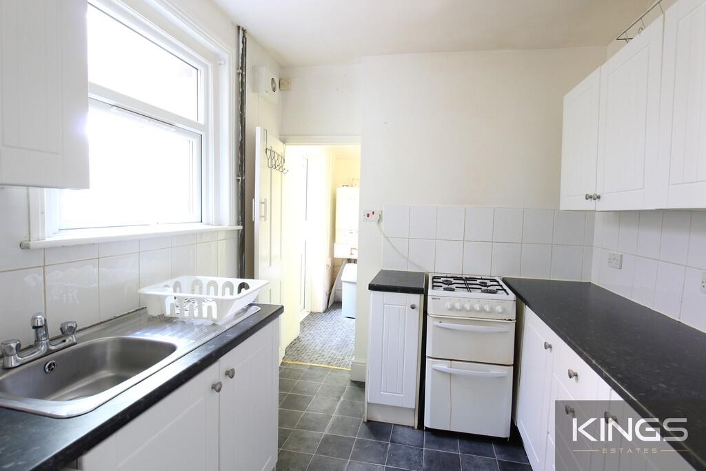 4 bed Mid Terraced House for rent in Southampton. From Kings Estates - Southampton