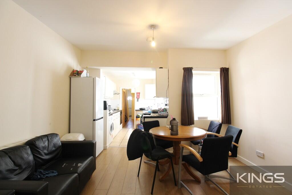 5 bed Mid Terraced House for rent in Southampton. From Kings Estates - Southampton