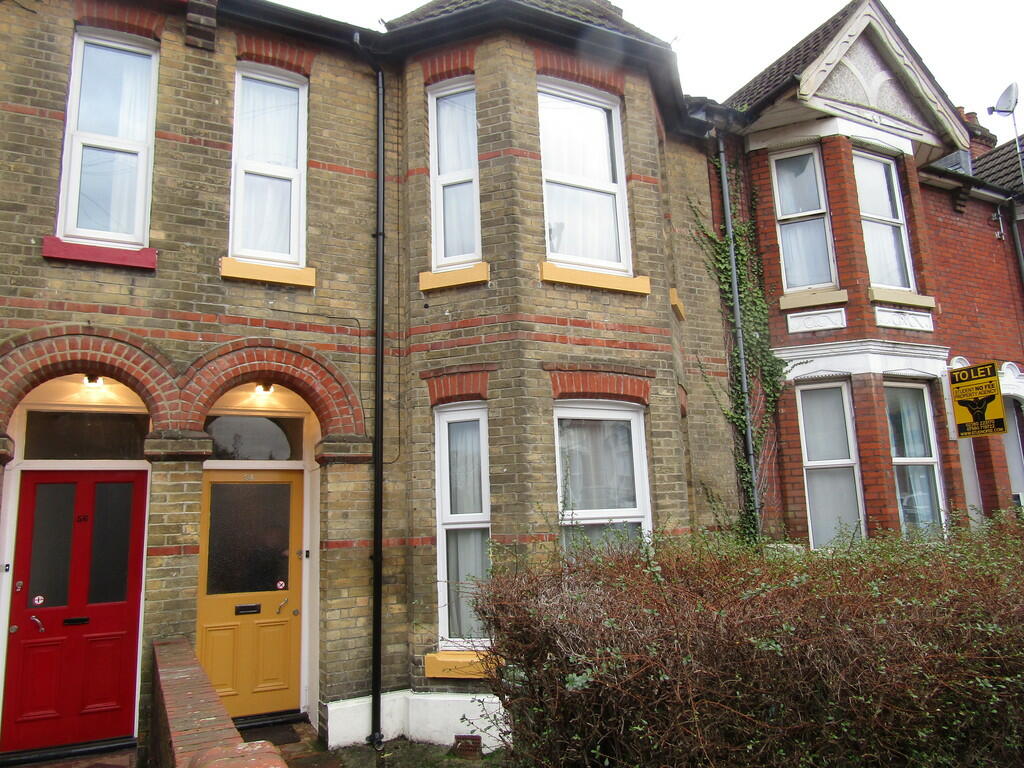 6 bed Mid Terraced House for rent in Southampton. From Kings Estates - Southampton