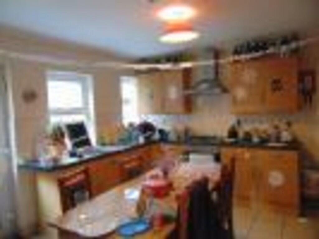 5 bed Mid Terraced House for rent in Southampton. From Kings Estates - Southampton