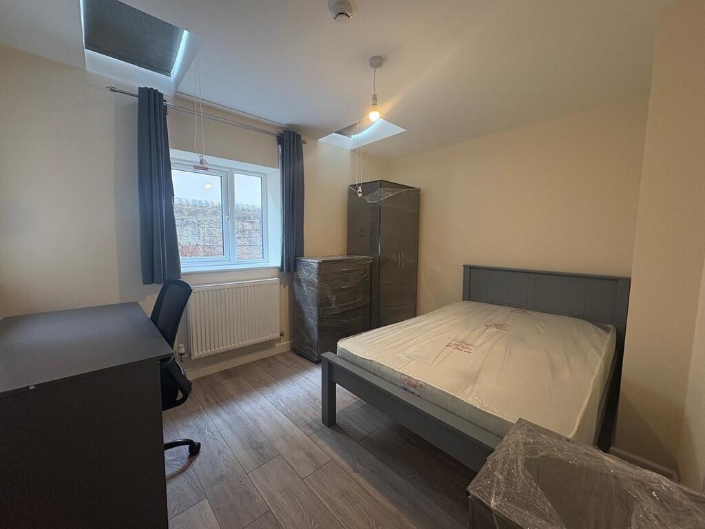 1 bed Mid Terraced House for rent in Southampton. From Kings Estates - Southampton