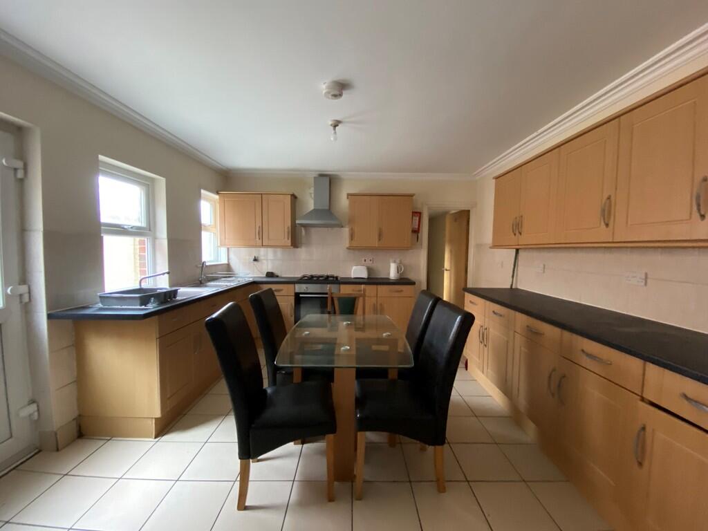 7 bed Mid Terraced House for rent in Southampton. From Kings Estates - Southampton