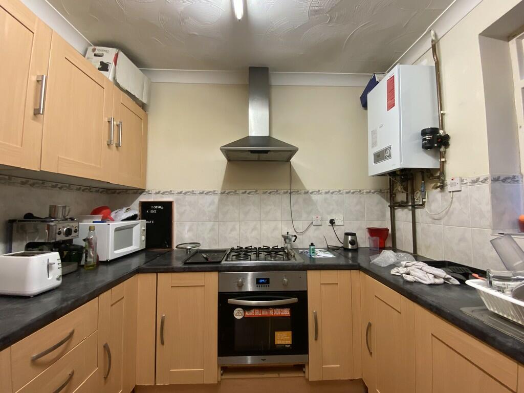 4 bed Mid Terraced House for rent in Southampton. From Kings Estates - Southampton
