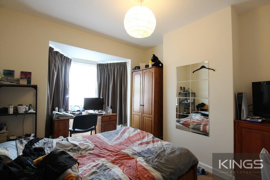 4 bed Mid Terraced House for rent in Southampton. From Kings Estates - Southampton