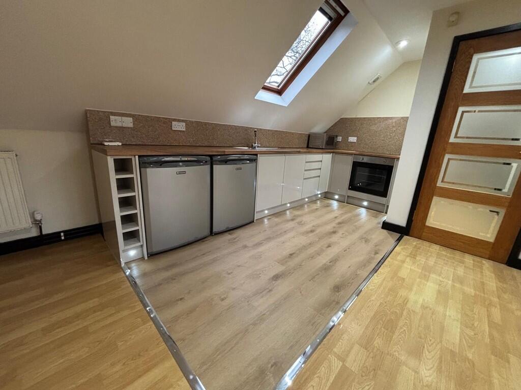 1 bed 1st Floor Flat for rent in Rownhams. From Kings Estates - Southampton