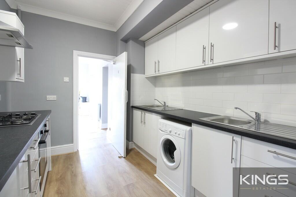 6 bed Mid Terraced House for rent in Southampton. From Kings Estates - Southampton