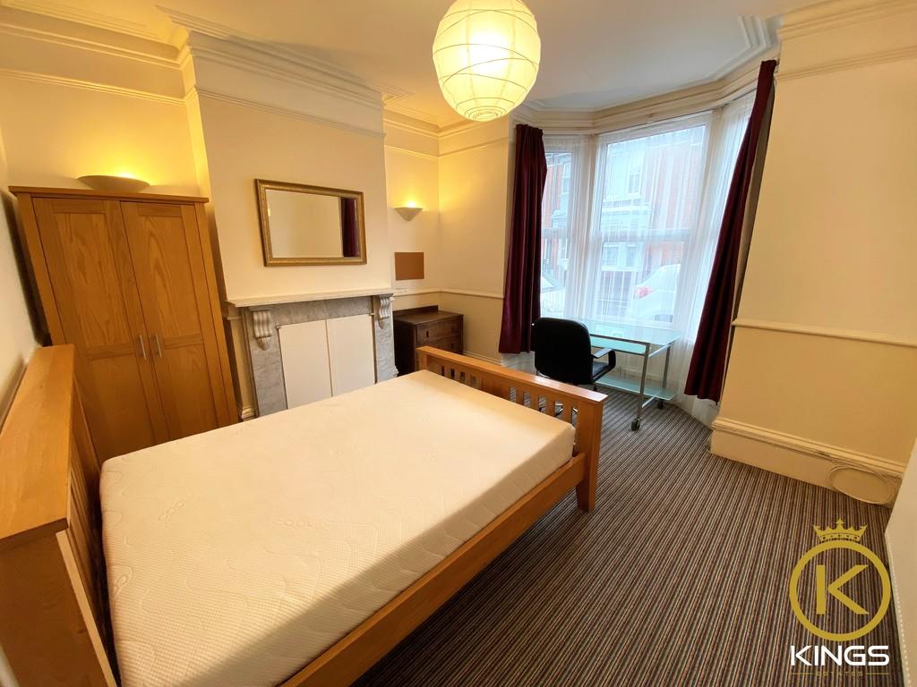 5 bed Mid Terraced House for rent in Portsmouth. From Kings Estates - Southsea