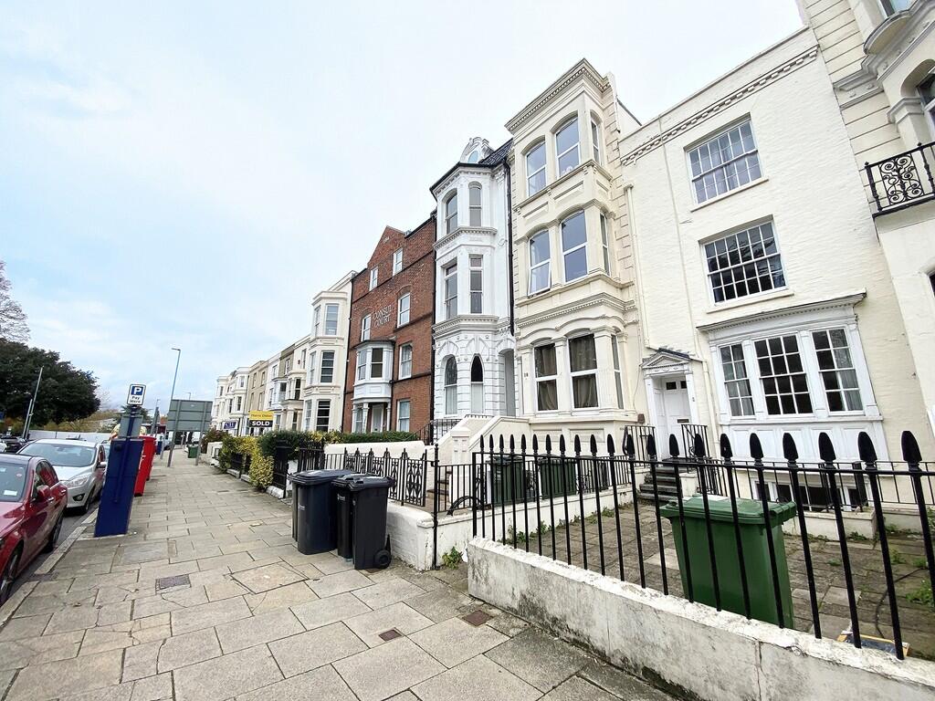 6 bed Mid Terraced House for rent in Portsmouth. From Kings Estates - Southsea