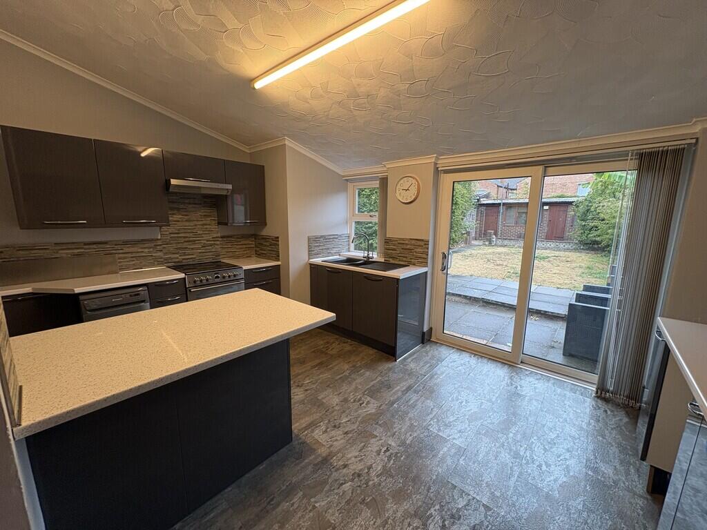 3 bed Mid Terraced House for rent in Portsmouth. From Kings Estates - Southsea 3 bed Mid Terraced House for rent in Portsmouth. From Kings Estates - Southsea