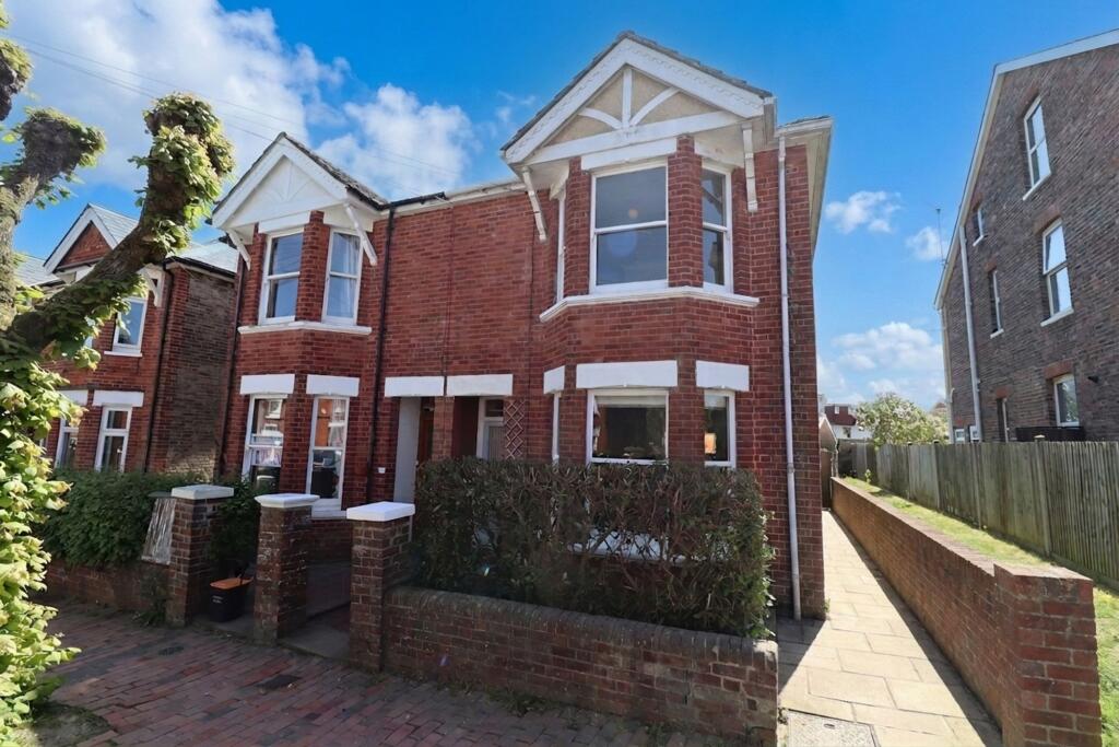 4 bed Semi Detached for rent in Tunbridge Wells. From Kings Estates - Tunbridge Wells