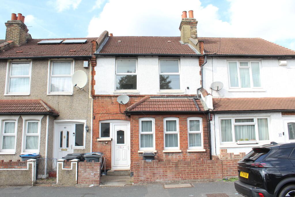 2 bed Mid Terraced House for rent in Croydon. From Kingsbury Estate Agents - Thornton Heath
