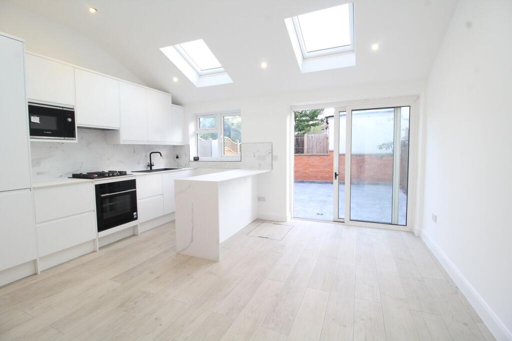 5 bed Mid Terraced House for rent in Penge. From Kingsbury Estate Agents - Thornton Heath 5 bed Mid Terraced House for rent in Penge. From Kingsbury Estate Agents - Thornton Heath