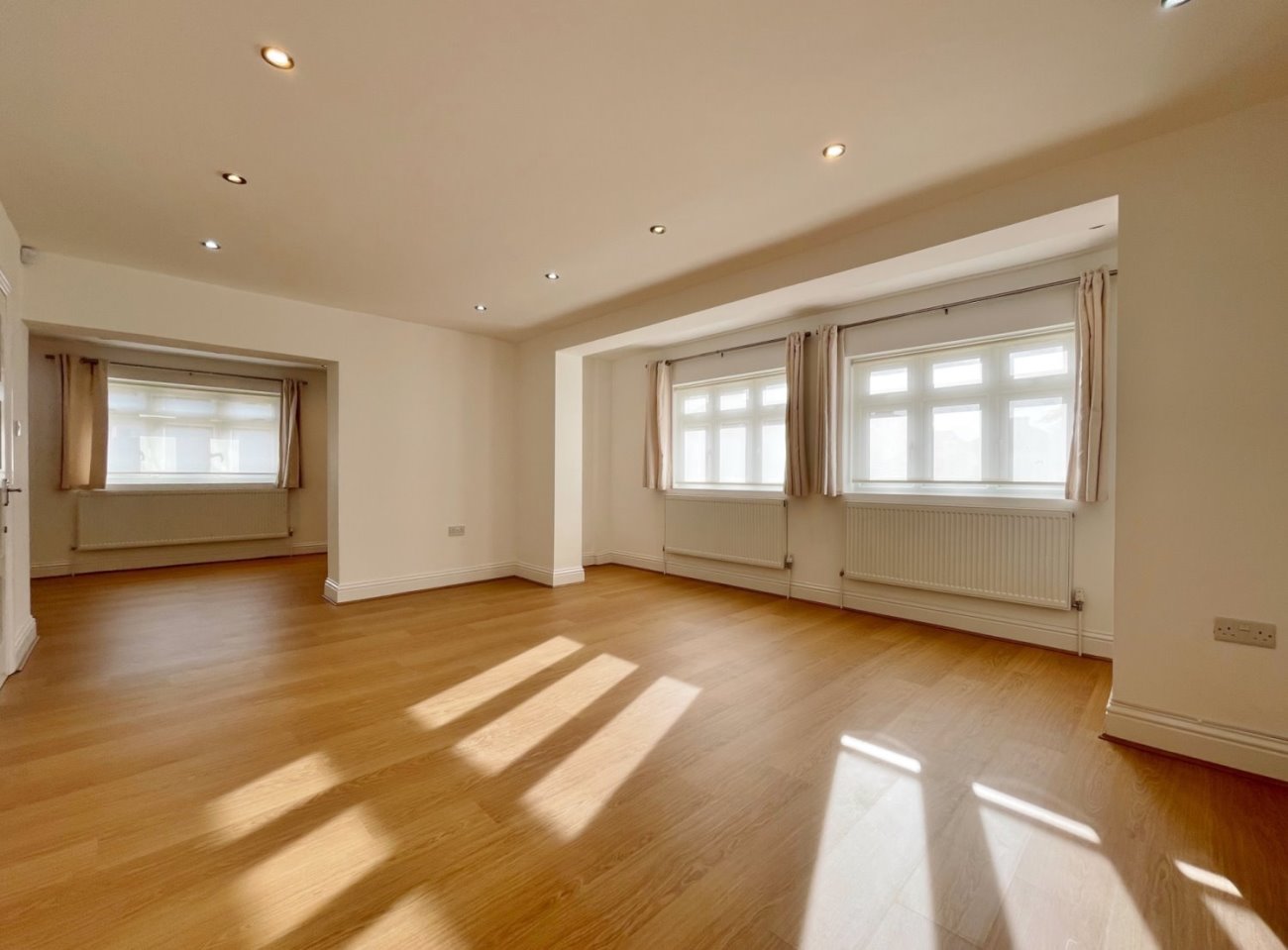 5 bed Semi Detached for rent in Finchley. From Kingsleys Lettings 5 bed Semi Detached for rent in Finchley. From Kingsleys Lettings