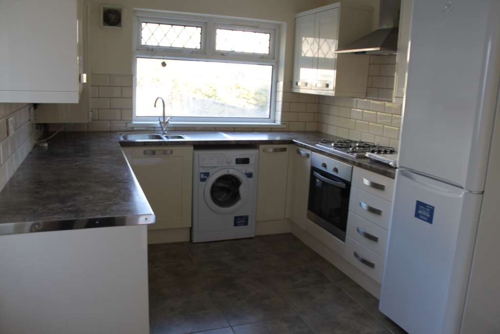 5 bed Mid Terraced House for rent in Cardiff. From Kingston Residential - Head Office