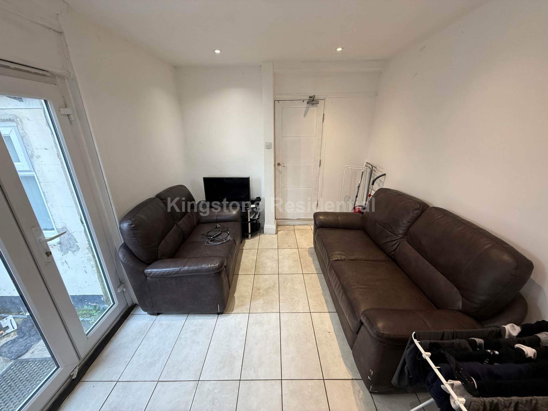 5 bed Mid Terraced House for rent in Cardiff. From Kingston Residential - Head Office 5 bed Mid Terraced House for rent in Cardiff. From Kingston Residential - Head Office