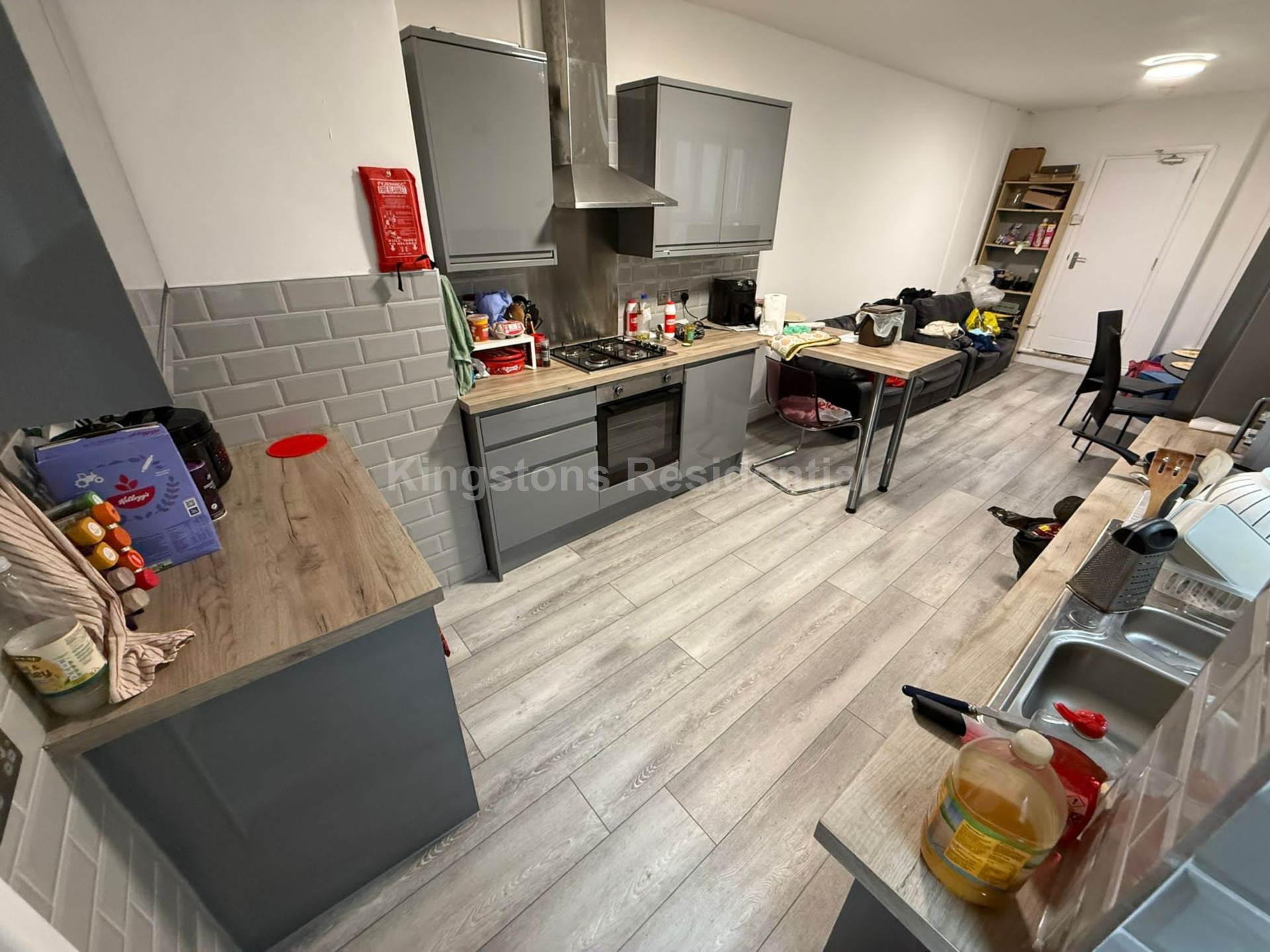 5 bed Mid Terraced House for rent in Cardiff. From Kingston Residential - Head Office 5 bed Mid Terraced House for rent in Cardiff. From Kingston Residential - Head Office