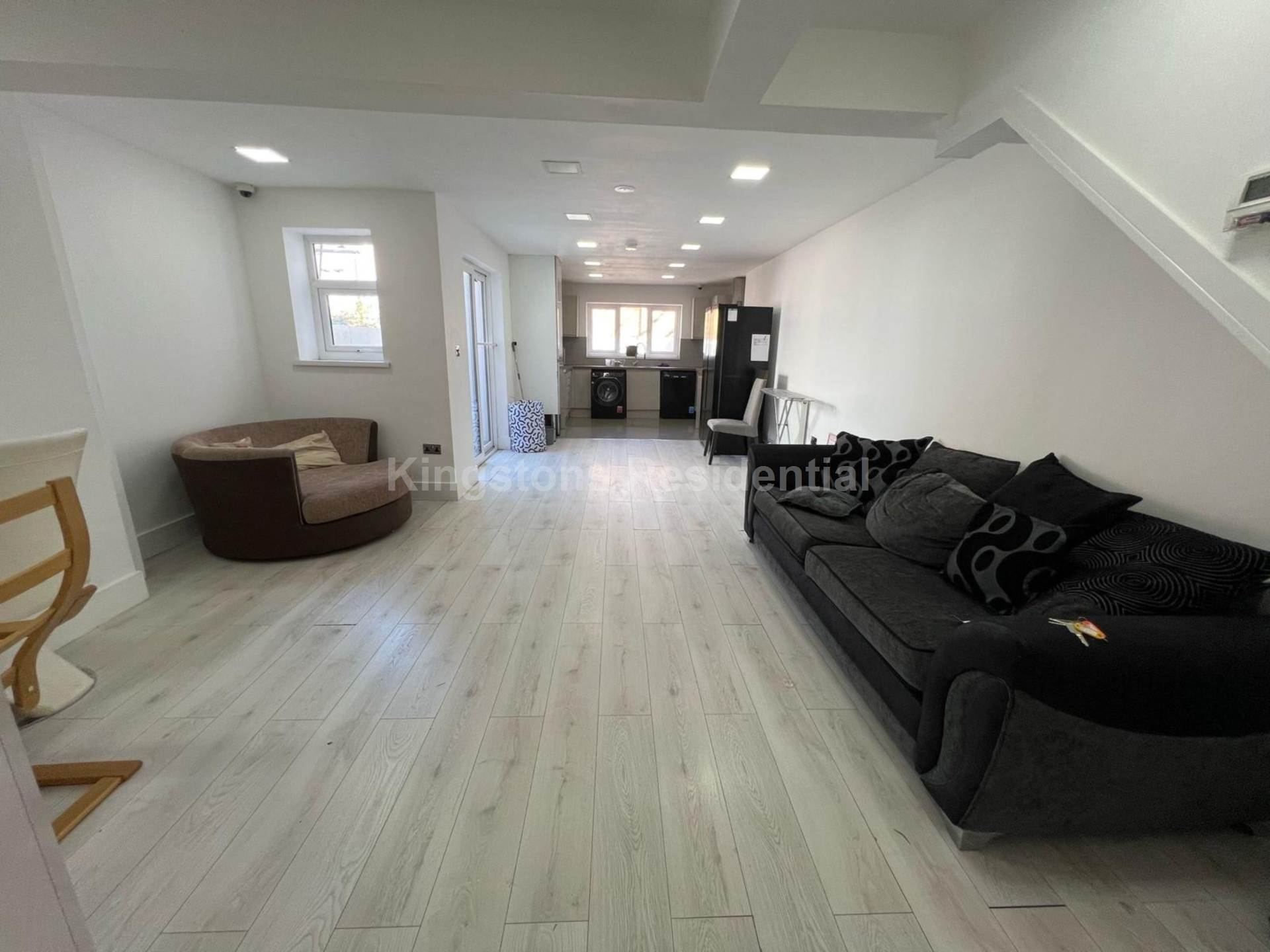 5 bed Mid Terraced House for rent in Cardiff. From Kingston Residential - Head Office