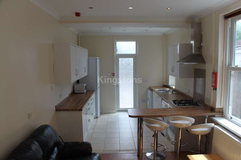 5 bed Mid Terraced House for rent in Cardiff. From Kingston Residential - Head Office