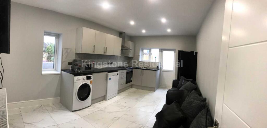 6 bed Mid Terraced House for rent in Cardiff. From Kingstons - Cardiff 6 bed Mid Terraced House for rent in Cardiff. From Kingstons - Cardiff