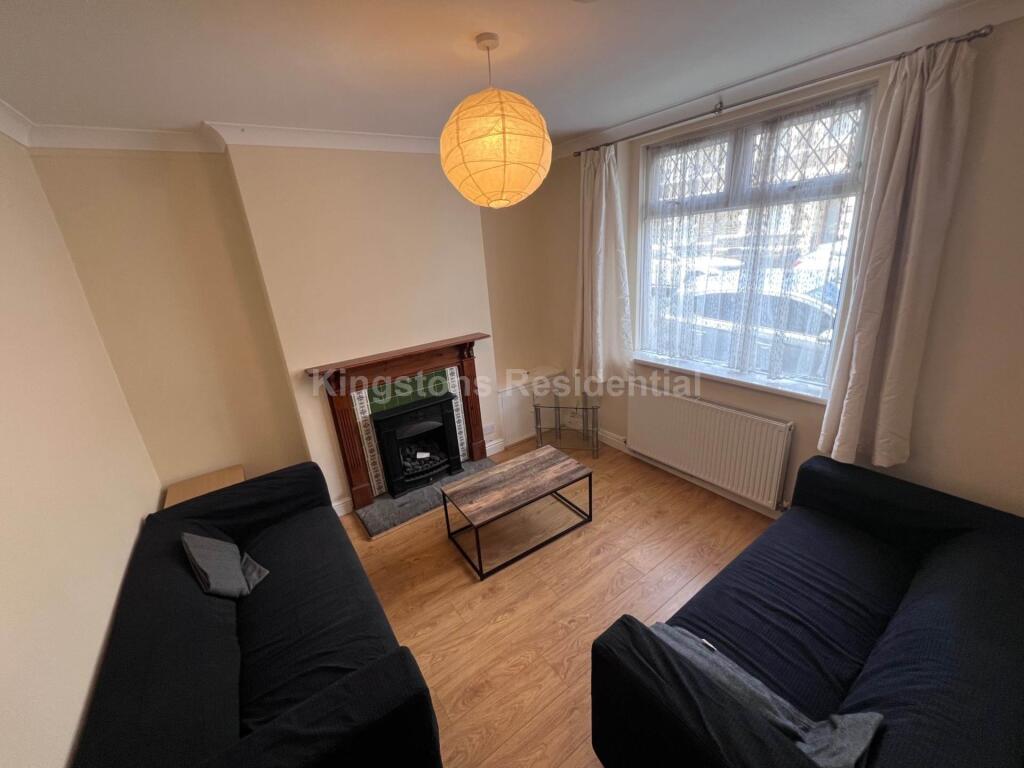 4 bed Mid Terraced House for rent in Cardiff. From Kingstons - Cardiff 4 bed Mid Terraced House for rent in Cardiff. From Kingstons - Cardiff