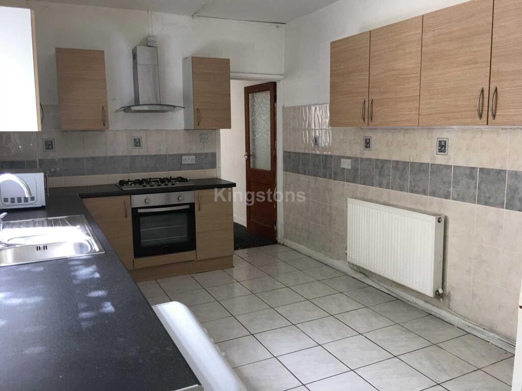 6 bed Mid Terraced House for rent in Cardiff. From Kingstons - Cardiff 6 bed Mid Terraced House for rent in Cardiff. From Kingstons - Cardiff