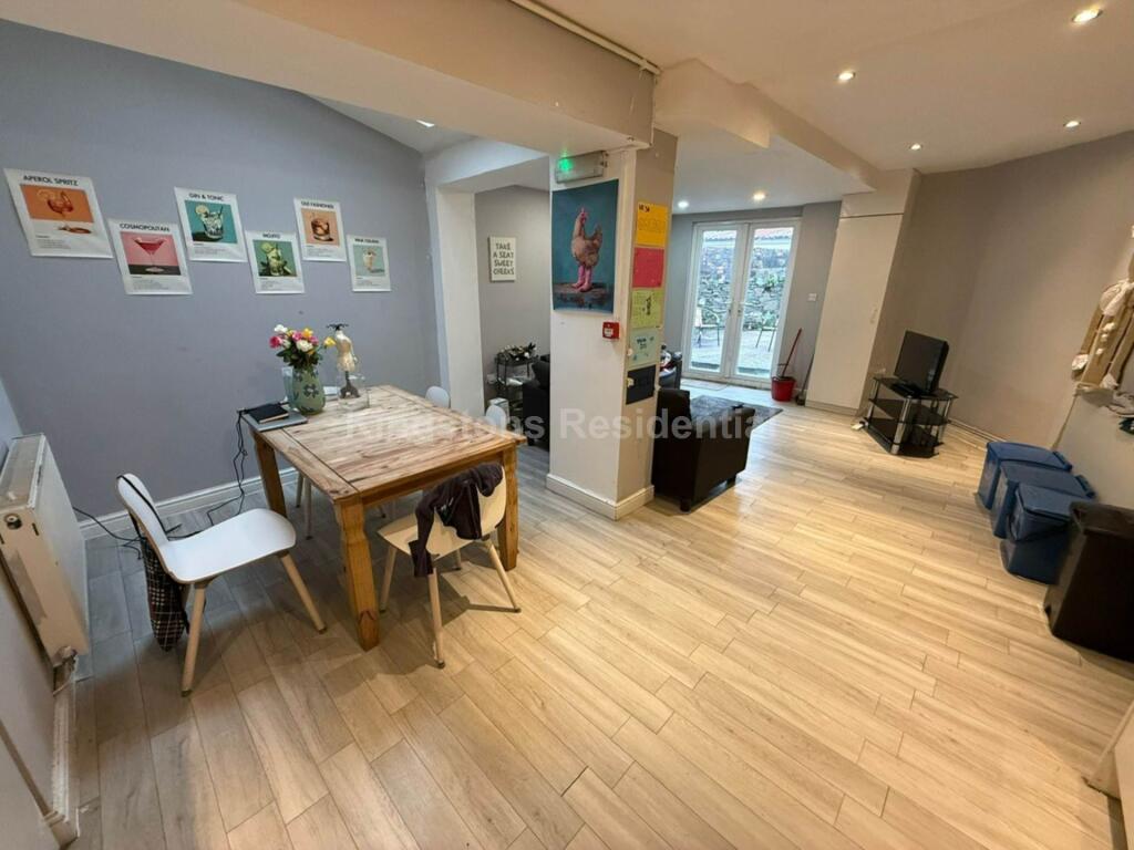 8 bed Mid Terraced House for rent in Cardiff. From Kingstons - Cardiff 8 bed Mid Terraced House for rent in Cardiff. From Kingstons - Cardiff