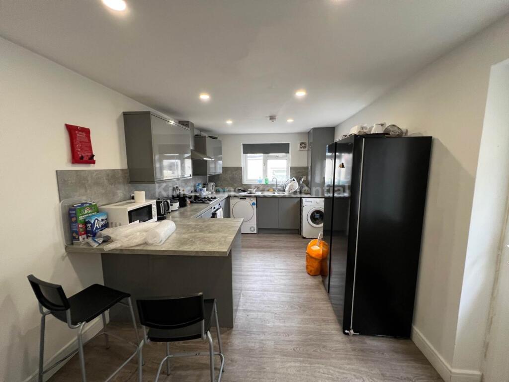 5 bed Mid Terraced House for rent in Cardiff. From Kingstons - Cardiff 5 bed Mid Terraced House for rent in Cardiff. From Kingstons - Cardiff