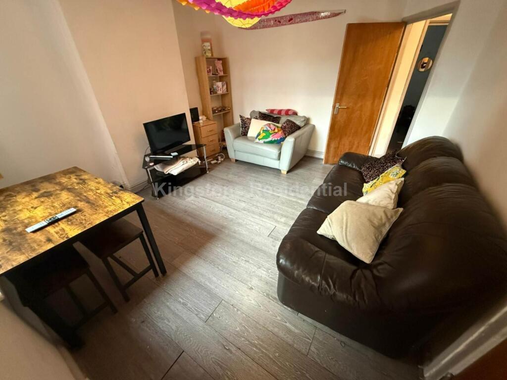 4 bed Mid Terraced House for rent in Cardiff. From Kingstons - Cardiff 4 bed Mid Terraced House for rent in Cardiff. From Kingstons - Cardiff