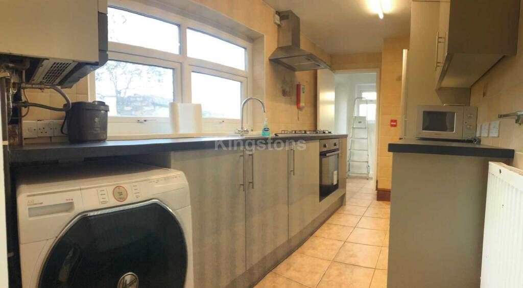 4 bed Mid Terraced House for rent in Cardiff. From Kingstons - Cardiff 4 bed Mid Terraced House for rent in Cardiff. From Kingstons - Cardiff