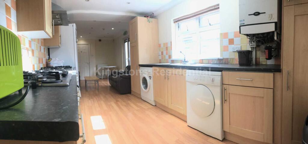 6 bed Mid Terraced House for rent in Cardiff. From Kingstons - Cardiff 6 bed Mid Terraced House for rent in Cardiff. From Kingstons - Cardiff