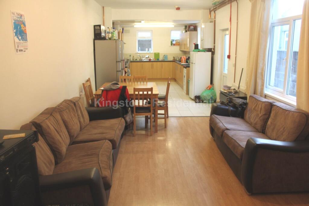 8 bed Mid Terraced House for rent in Cardiff. From Kingstons - Cardiff 8 bed Mid Terraced House for rent in Cardiff. From Kingstons - Cardiff
