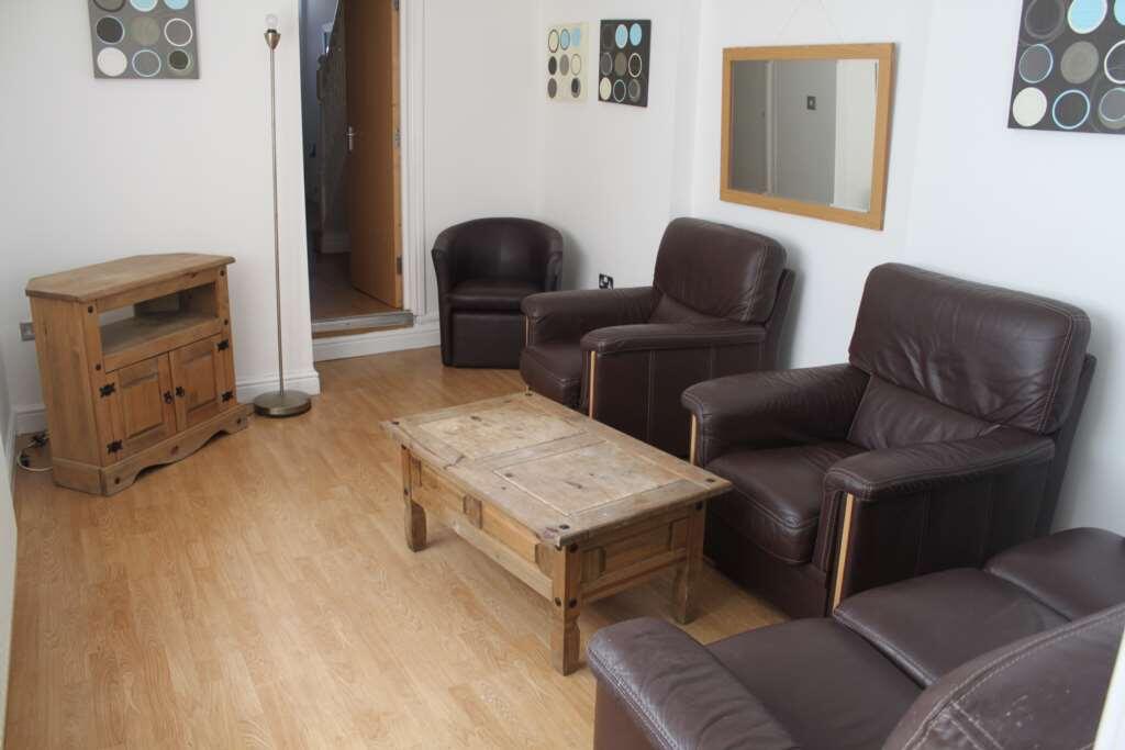 5 bed Mid Terraced House for rent in Cardiff. From Kingstons - Cardiff